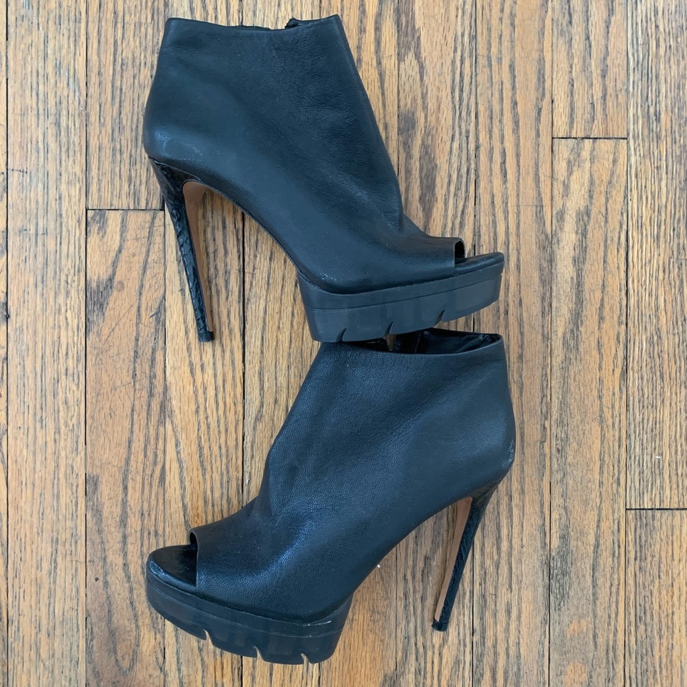 Black BCBG Leather Booties/Heels size 7